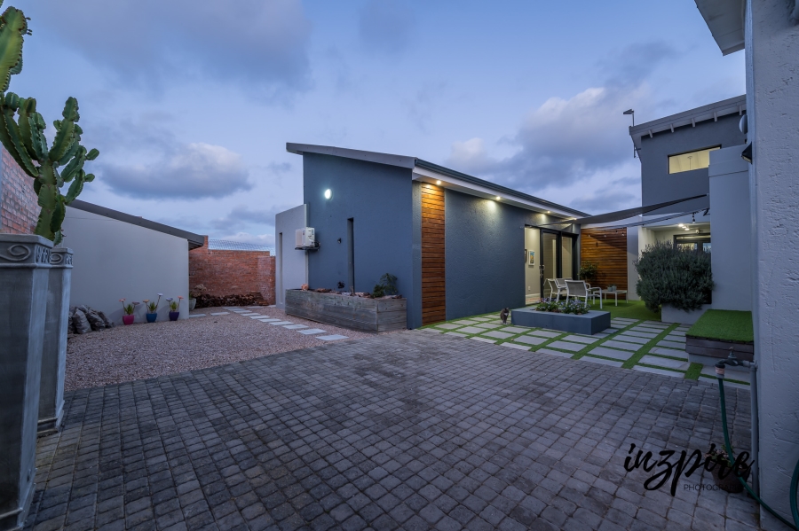 4 Bedroom Property for Sale in Village On Sea Western Cape